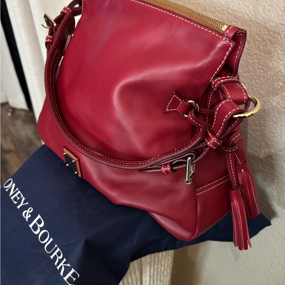 Dooney & Bourke's Teagan Mulberry Purse. - Picture 4 of 16